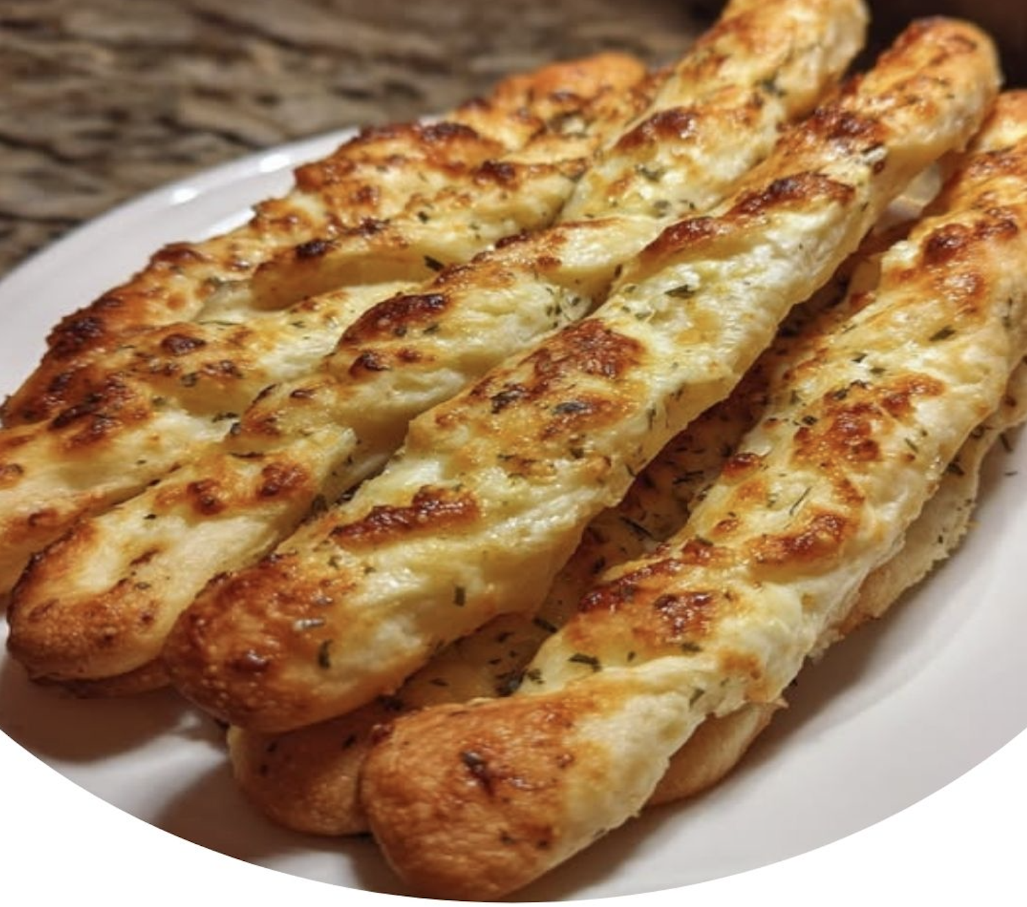3-Ingredient Cottage Cheese Garlic Breadsticks – Cheesy, Crispy & High-Protein